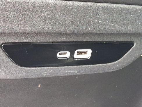 Used 2024 Chrysler Pacifica Touring-L image 12