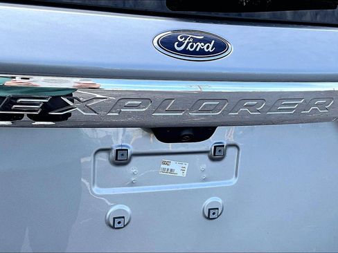 Used 2024 Ford Explorer XLT w/ Equipment Group 202A AWD/4WD image 32