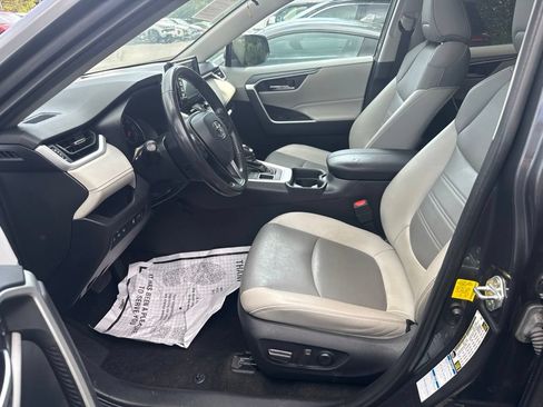 Used 2020 Toyota RAV4 XLE Premium AWD/4WD image 5