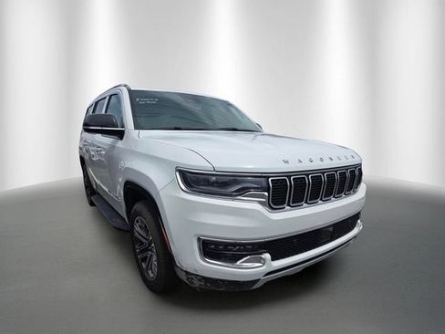 Used 2024 Jeep Wagoneer Series II w/ Flexible Seating Group AWD/4WD image 5