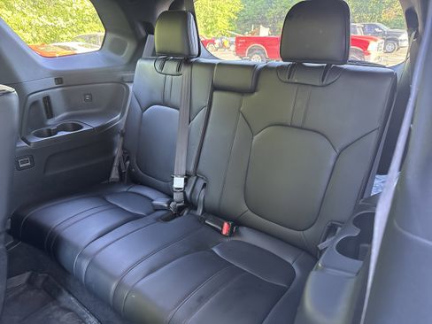 Used 2025 Honda Pilot Black Edition image 11