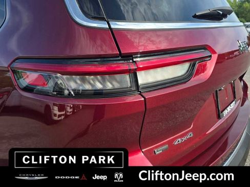 Used 2022 Jeep Grand Cherokee L Laredo w/ Luxury Tech Group I AWD/4WD image 8