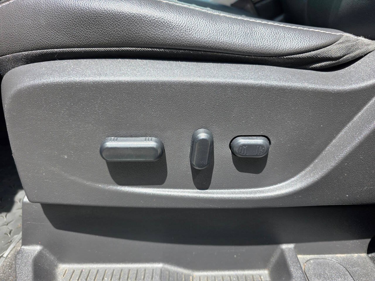 Used 2013 Ford C-MAX SEL FWD image 15