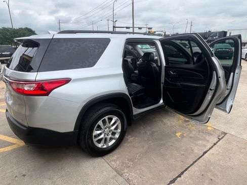 Used 2019 Chevrolet Traverse LT FWD image 12