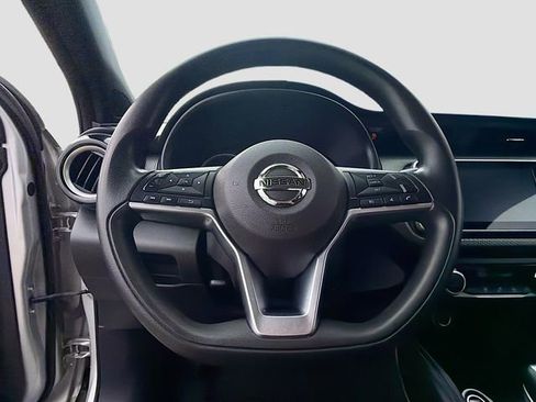 Used 2020 Nissan Kicks SV FWD image 11