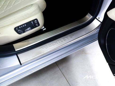 Used 2017 Bentley Flying Spur V8 image 31