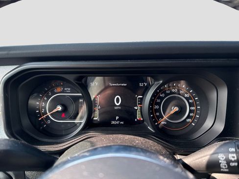 Used 2025 Jeep Wrangler Unlimited Sahara AWD/4WD image 17