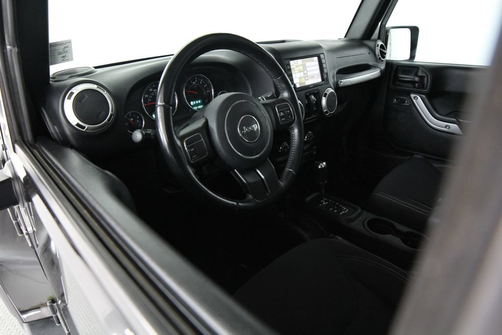 Used 2018 Jeep Wrangler Unlimited Sahara AWD/4WD image 6