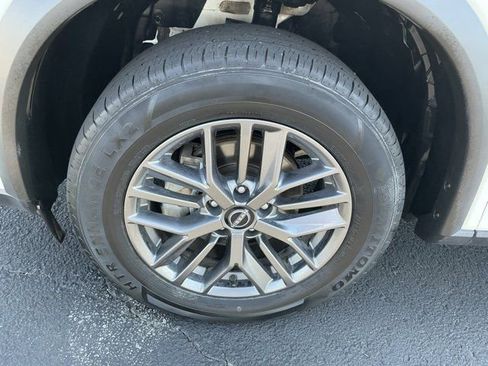 Used 2023 Nissan Rogue S AWD/4WD image 10