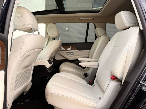 Used 2021 Mercedes-Benz GLS 450 4MATIC image 21