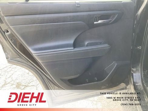 Used 2022 Toyota Highlander XLE image 12