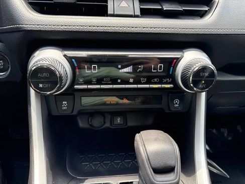 Used 2021 Toyota RAV4 XLE w/ Convenience Package FWD image 11