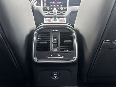 Certified 2026 Porsche Macan AWD/4WD image 24