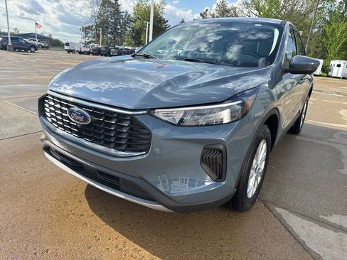 Used 2023 Ford Escape Active w/ Tech Pack #2 AWD/4WD image 2