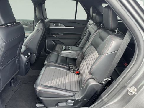 Used 2025 Ford Explorer ST-Line w/ ST-Line Street Pack AWD/4WD image 12