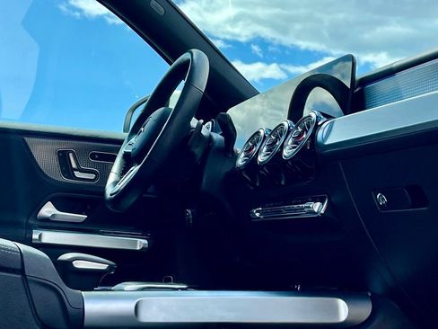 Certified 2023 Mercedes-Benz GLB 250 4MATIC image 16