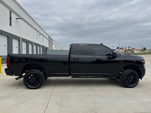 Used 2025 RAM 3500 Laramie AWD/4WD image 7