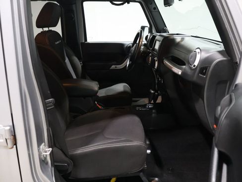 Used 2014 Jeep Wrangler Unlimited Rubicon w/ Connectivity Group image 22