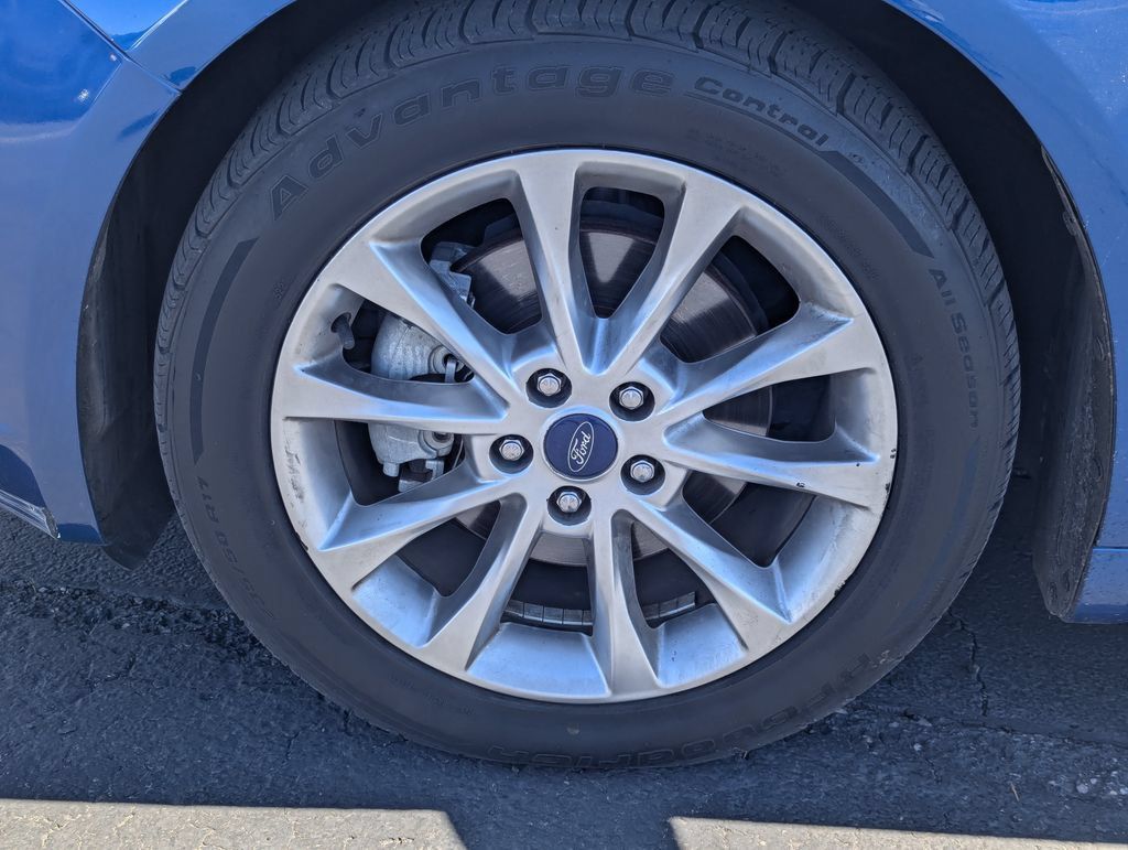 Used 2017 Ford Fusion SE w/ Fusion SE Technology Package FWD image 13