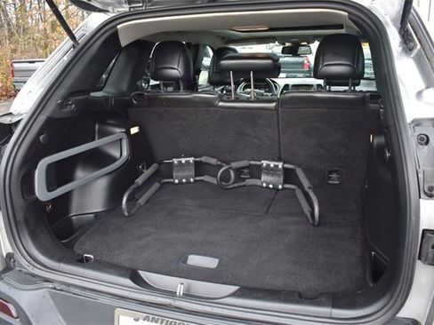 Used 2015 Jeep Cherokee Limited image 16