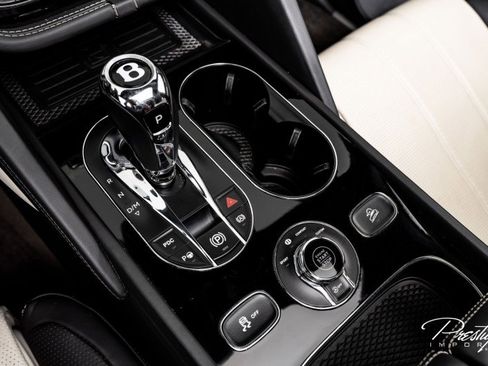 Used 2022 Bentley Bentayga image 32