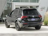 Used 2020 Volkswagen Tiguan SE R-Line w/ 3rd Row Seat Package image 4