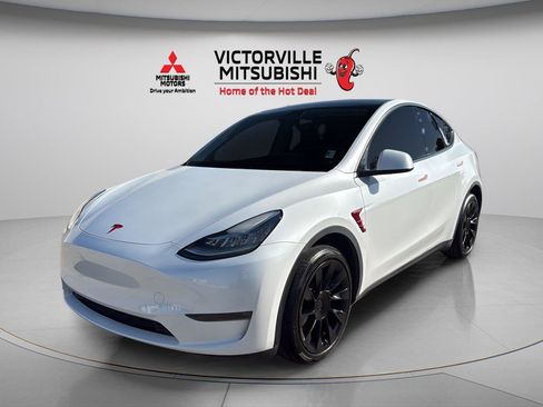 Used 2023 Tesla Model Y Long Range AWD/4WD image 3