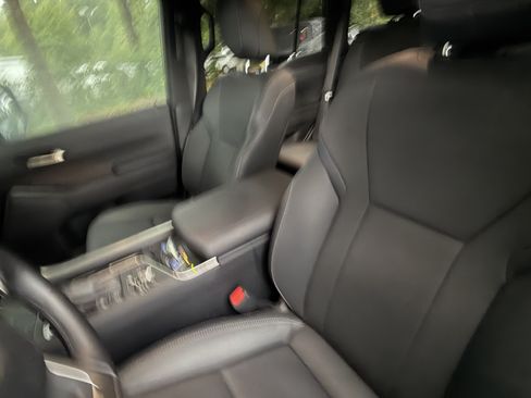 Used 2024 Lexus GX 550 w/ Cold Area Package AWD/4WD image 16