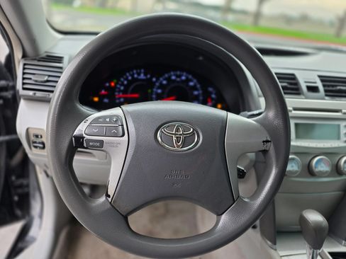 Used 2010 Toyota Camry LE FWD image 22