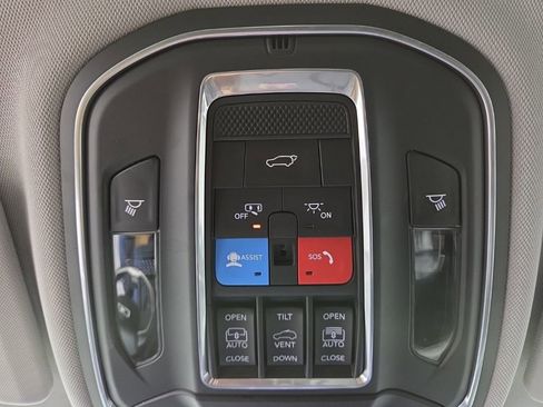 Used 2022 Jeep Grand Cherokee L Limited w/ Trailer Tow Group (B) AWD/4WD image 31