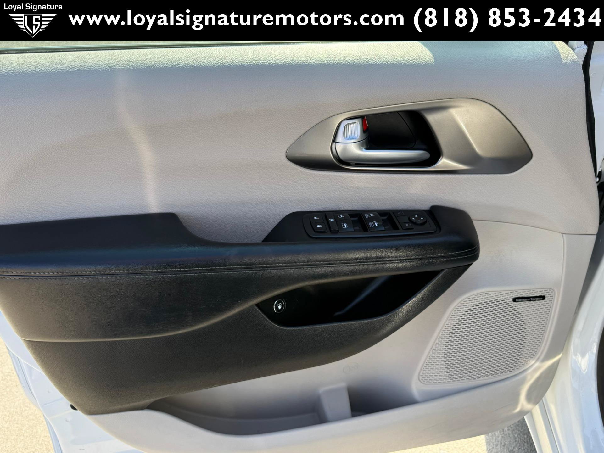 Used 2018 Chrysler Pacifica Limited w/ Advanced Safetytec Group FWD image 26