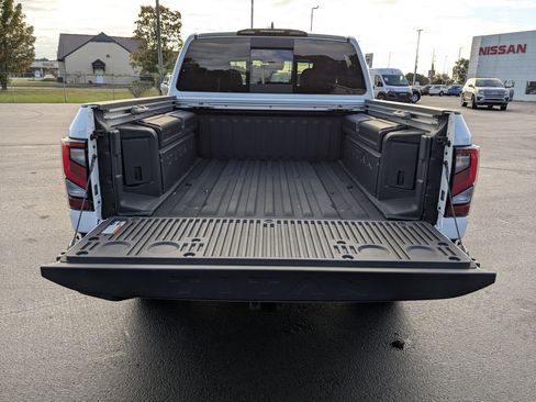 Certified 2024 Nissan Titan Platinum Reserve w/ Moonroof Package image 38