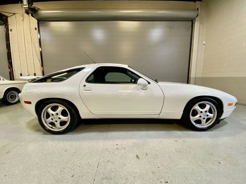 Used 1994 Porsche 928 GTS RWD image 15