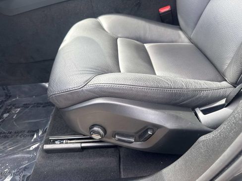 Certified 2025 Volvo XC60 B5 Plus AWD/4WD image 23