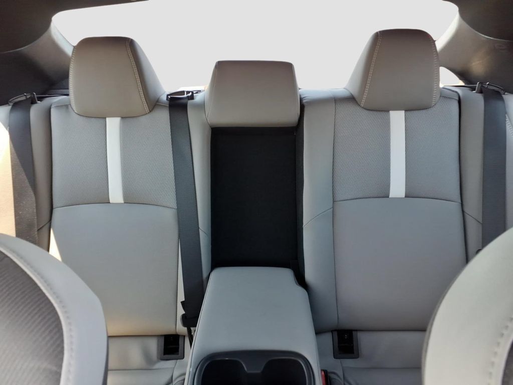 Used 2025 Toyota Camry SE FWD image 18