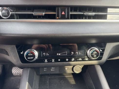 Used 2024 Mitsubishi Outlander SE image 17