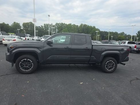 Used 2025 Toyota Tacoma TRD Sport AWD/4WD image 5