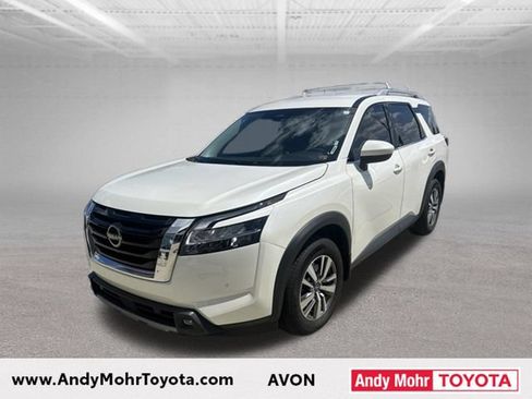 Used 2023 Nissan Pathfinder SL AWD/4WD image 3