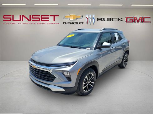 Certified 2024 Chevrolet TrailBlazer LT w/ Convenience Package FWD image 8