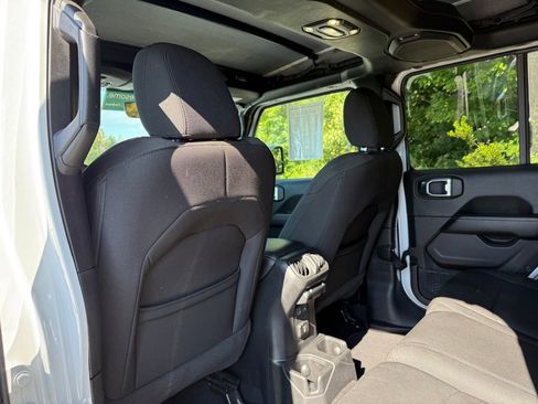 Used 2023 Jeep Wrangler Sahara image 22