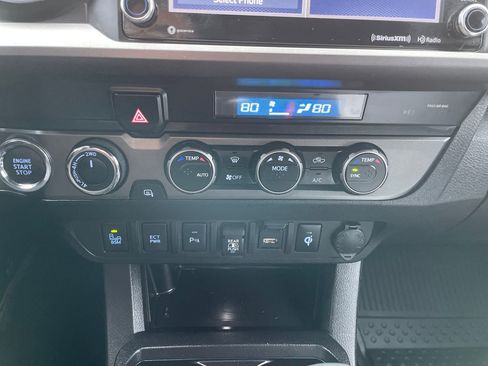 Certified 2022 Toyota Tacoma TRD Off-Road w/ Technology Package image 18