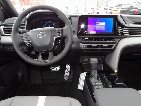 New 2026 Toyota Camry SE image 9