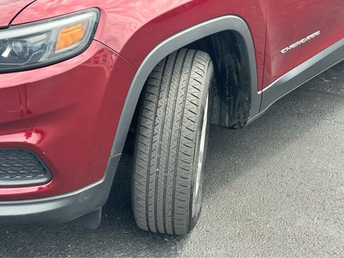 Used 2020 Jeep Cherokee Latitude w/ Cold Weather Group AWD/4WD image 43