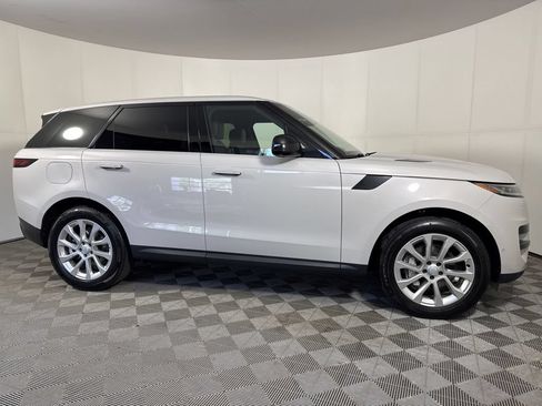 Used 2025 Land Rover Range Rover Sport SE AWD/4WD image 9
