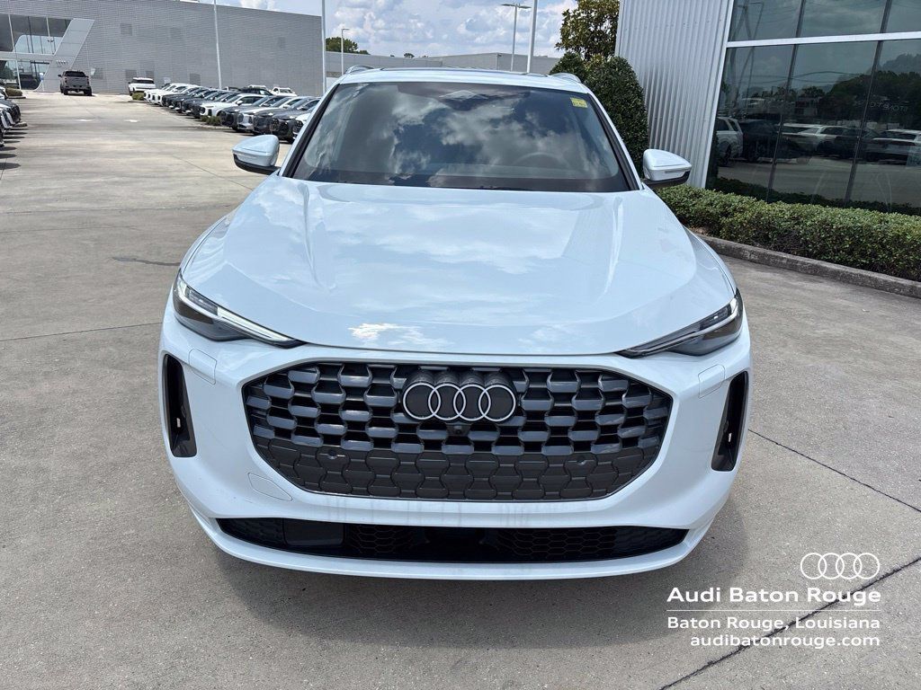Used 2025 Audi Q5 Premium Plus w/ Premium Plus AWD/4WD image 2