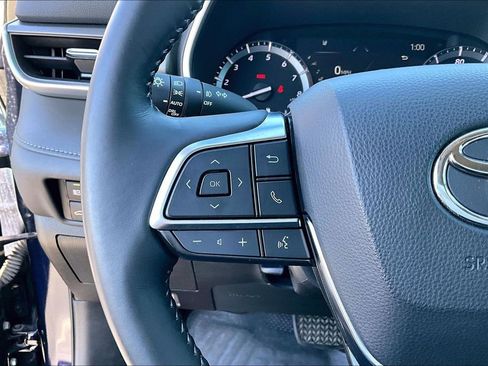 Used 2021 Toyota Highlander XLE image 24