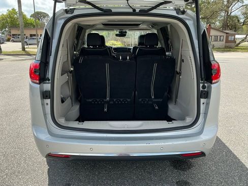 Used 2024 Chrysler Pacifica Limited image 21