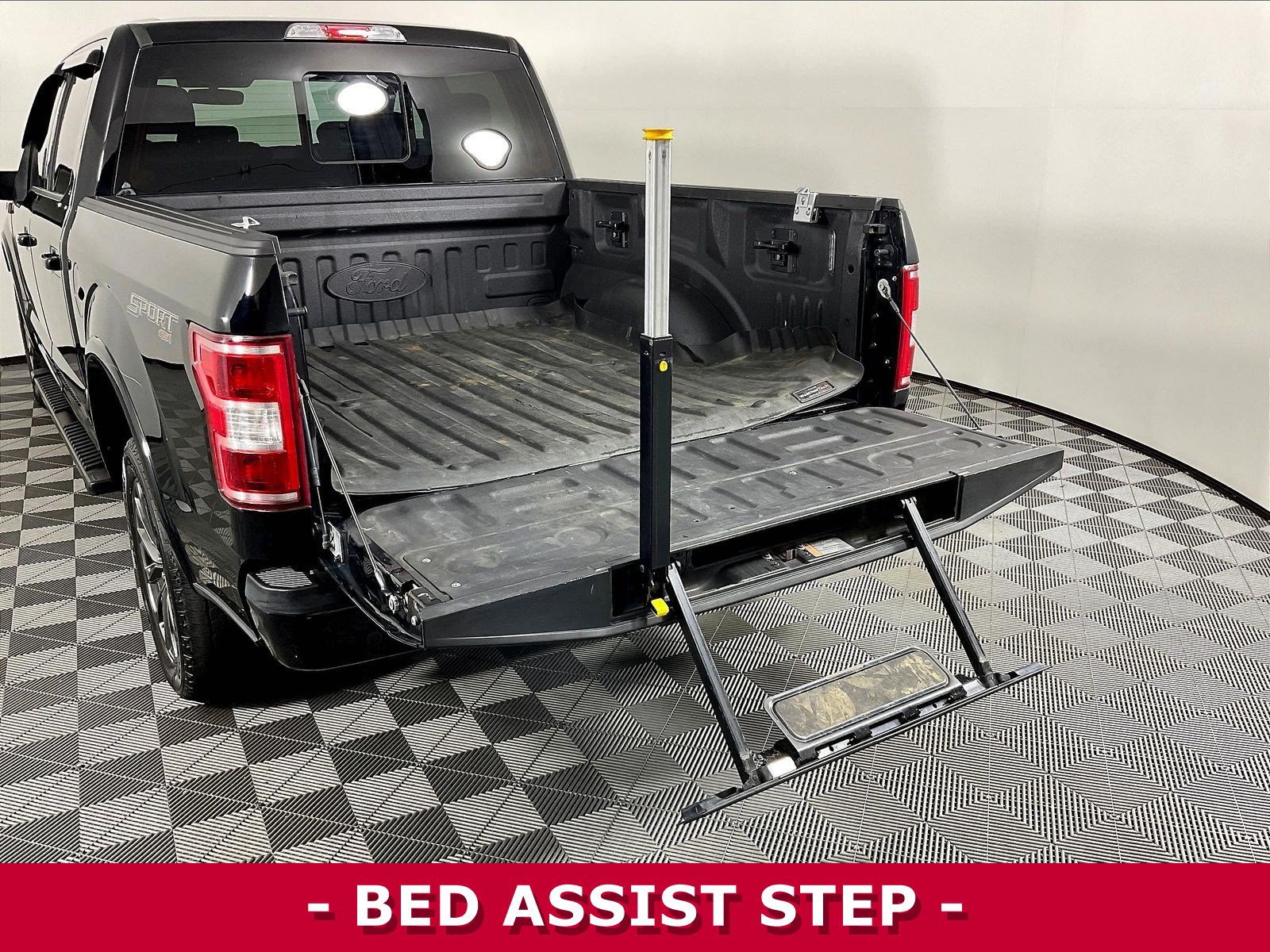 Used 2018 Ford F150 XLT w/ Equipment Group 302A Luxury AWD/4WD image 37