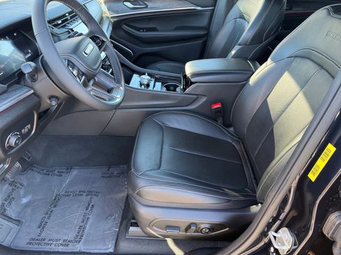 Used 2023 Jeep Grand Cherokee L Overland image 10