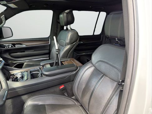 Used 2024 Jeep Grand Wagoneer L 4WD image 25